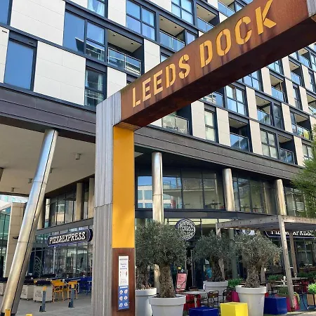 Deluxe Apt, River Canal View& Free Parking! Apartment