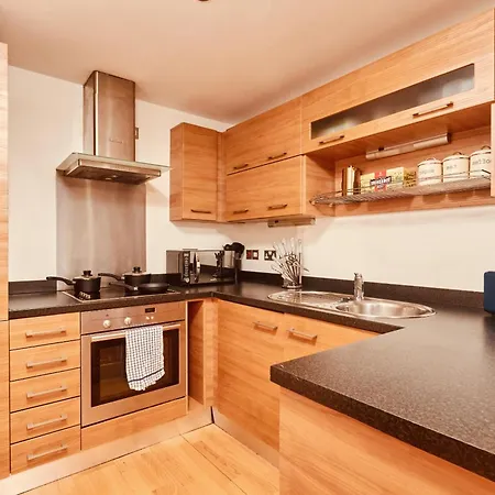 Apartment Deluxe Apt, River Canal View& Free Parking!