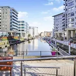 Deluxe Apt, River Canal View& Free Parking!