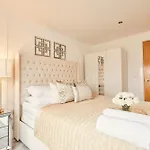 Deluxe Apt, River Canal View& Free Parking! Apartamento
