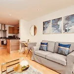 Deluxe Apt, River Canal View& Free Parking! *