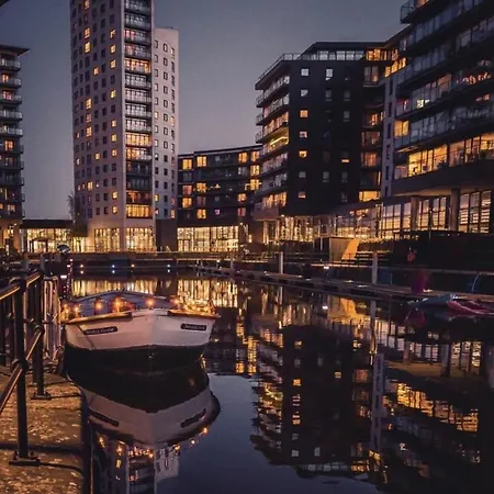 Deluxe Apt, River Canal View& Free Parking! *