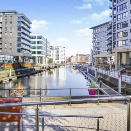 Deluxe Apt, River Canal View& Free Parking!