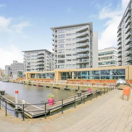 Deluxe Apt, River Canal View& Free Parking! לידס
