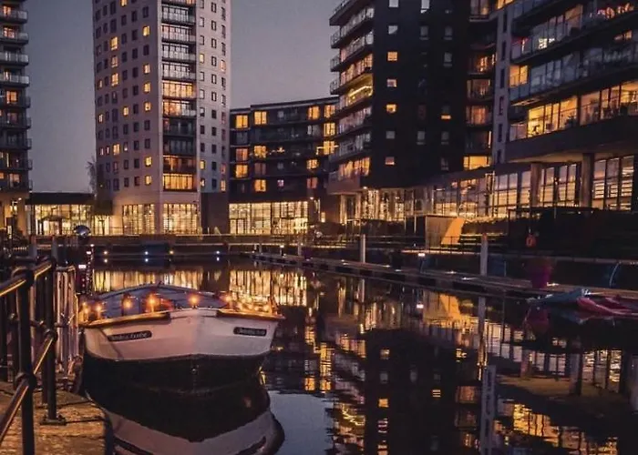 Deluxe Apt, River Canal View& Free Parking! *