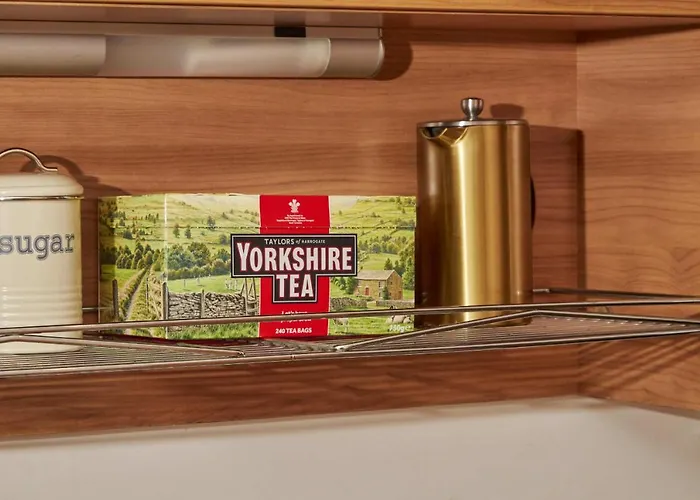 아파트 Deluxe Apt, River Canal View& Free Parking! 리즈