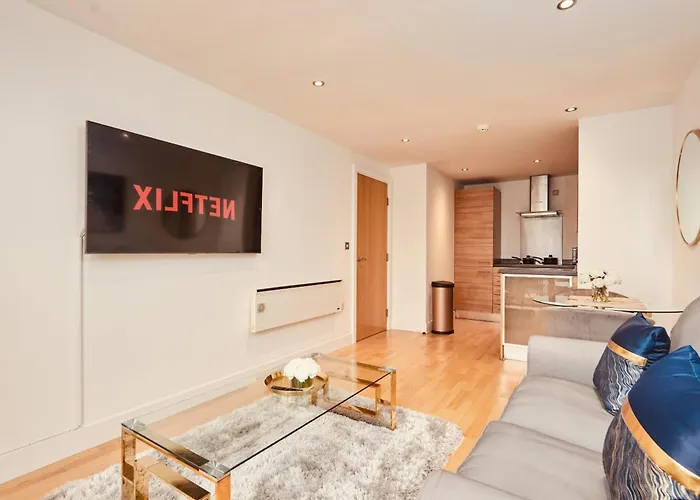 Deluxe Apt, River Canal View& Free Parking! * 리즈