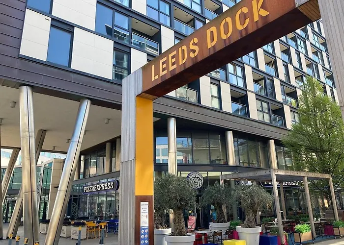 Deluxe Apt, River Canal View& Free Parking! شقة