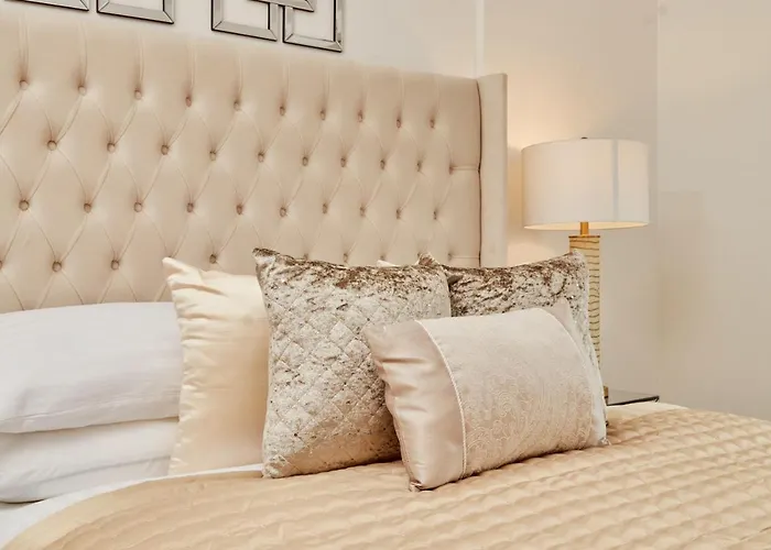 Deluxe Apt, River Canal View& Free Parking! شقة *