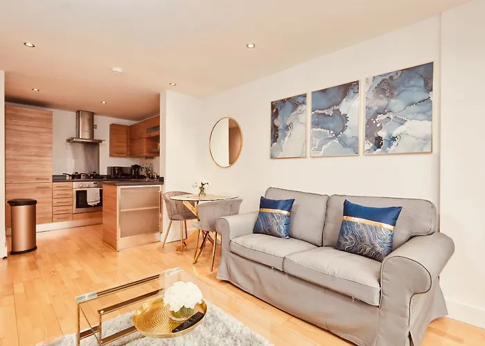 Deluxe Apt, River Canal View& Free Parking! *