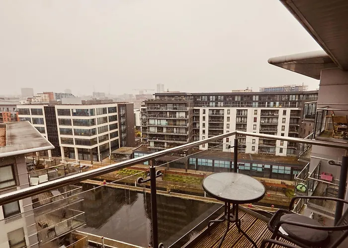 Deluxe Apt, River Canal View& Free Parking! شقة ليدز