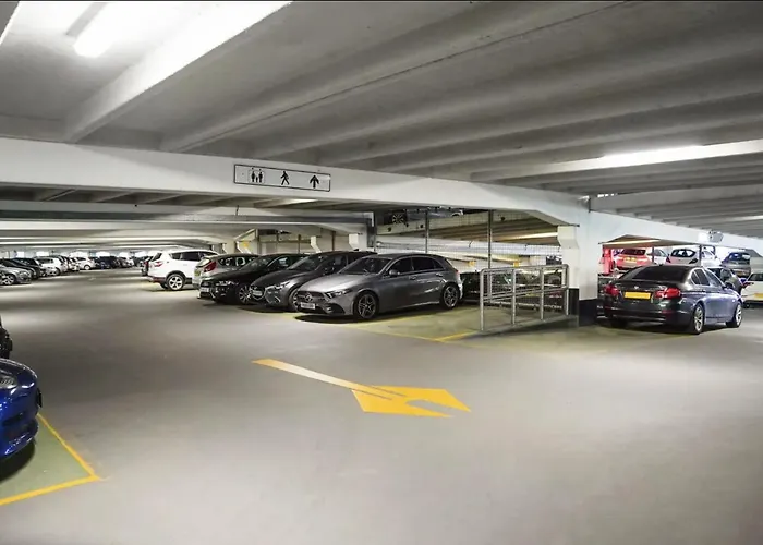 شقة Deluxe Apt, River Canal View& Free Parking! ليدز